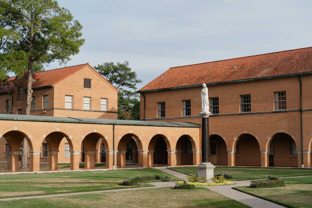 tour-the-seminary-exterior-web